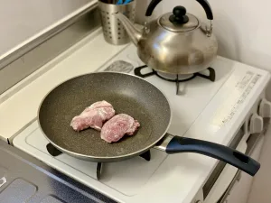 豚肉ののったフライパン