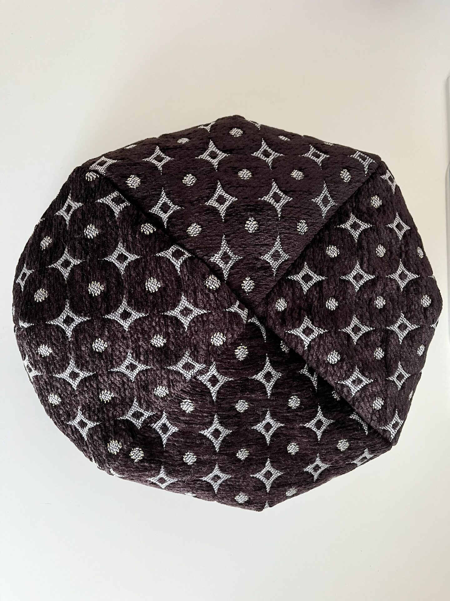 SAFECOのインテリアファブリックで縫ったベレー帽画像